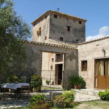 In Stilo With Garden, Cleaning Included * Guardavalle